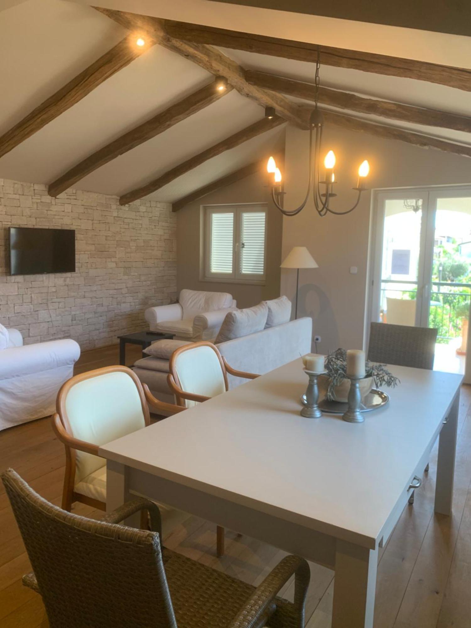 Dachgeschoss-apartment 
